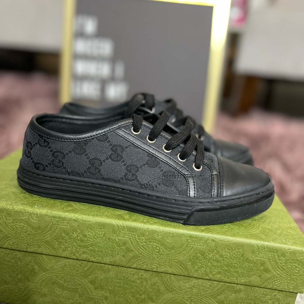 Gucci monogram sneakers sz 35